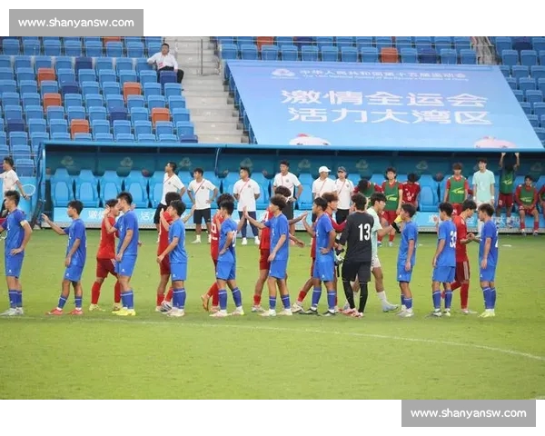 激战绿茵场:官方解读本赛季足球比赛最新动态与精彩瞬间 激战绿茵场:官方解读本赛季足球比赛最新动态与精彩瞬间